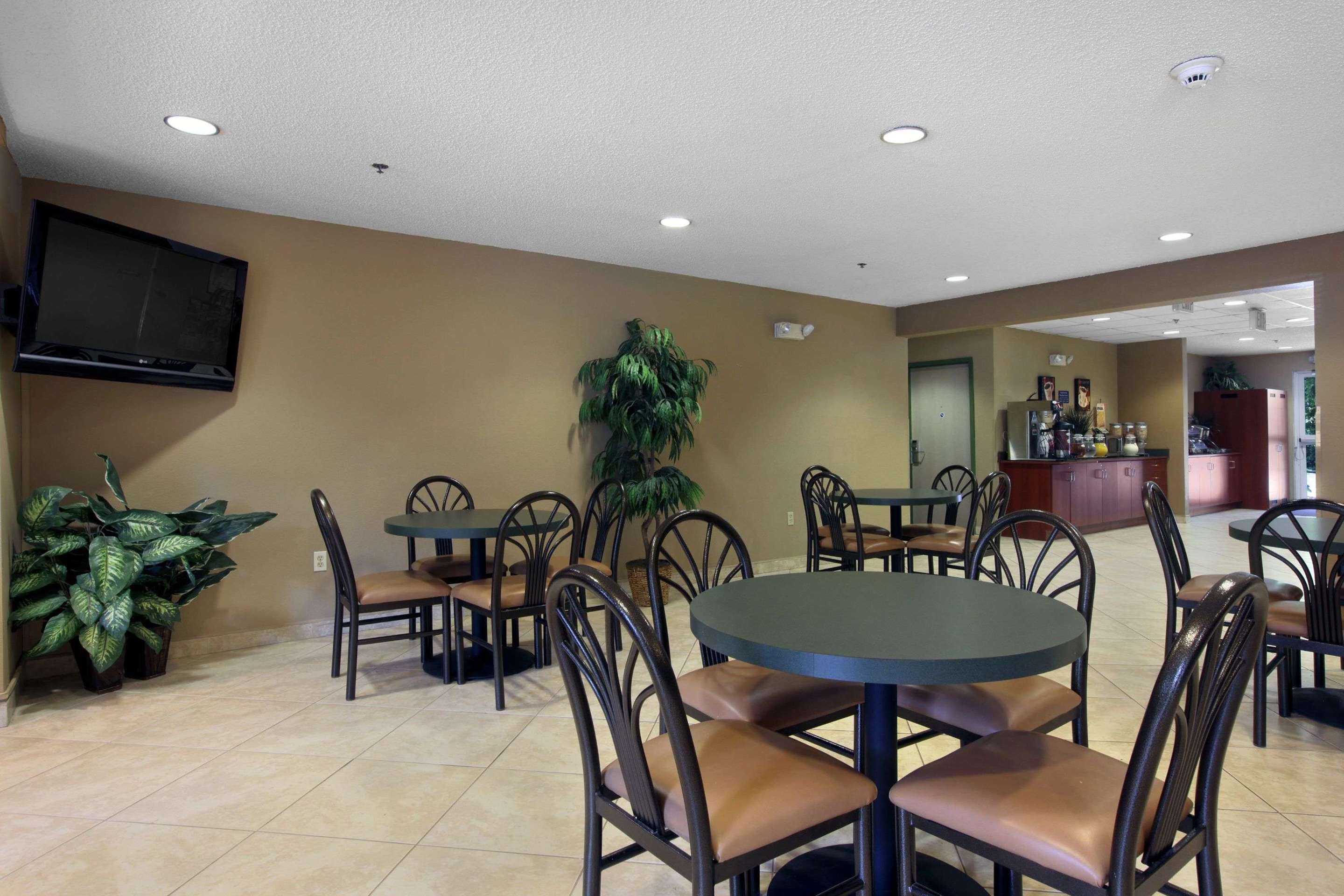 Breakfast Area | Microtel Inn & Suites by Wyndham Palm Coast I-95