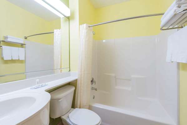  - Microtel Inn & Suites by Wyndham North Fort Worth - I-820, Exit 18