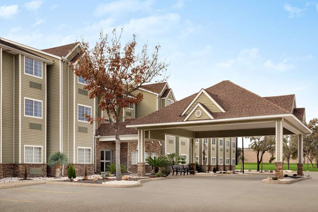 Super 8 by Wyndham San Antonio Airpo
