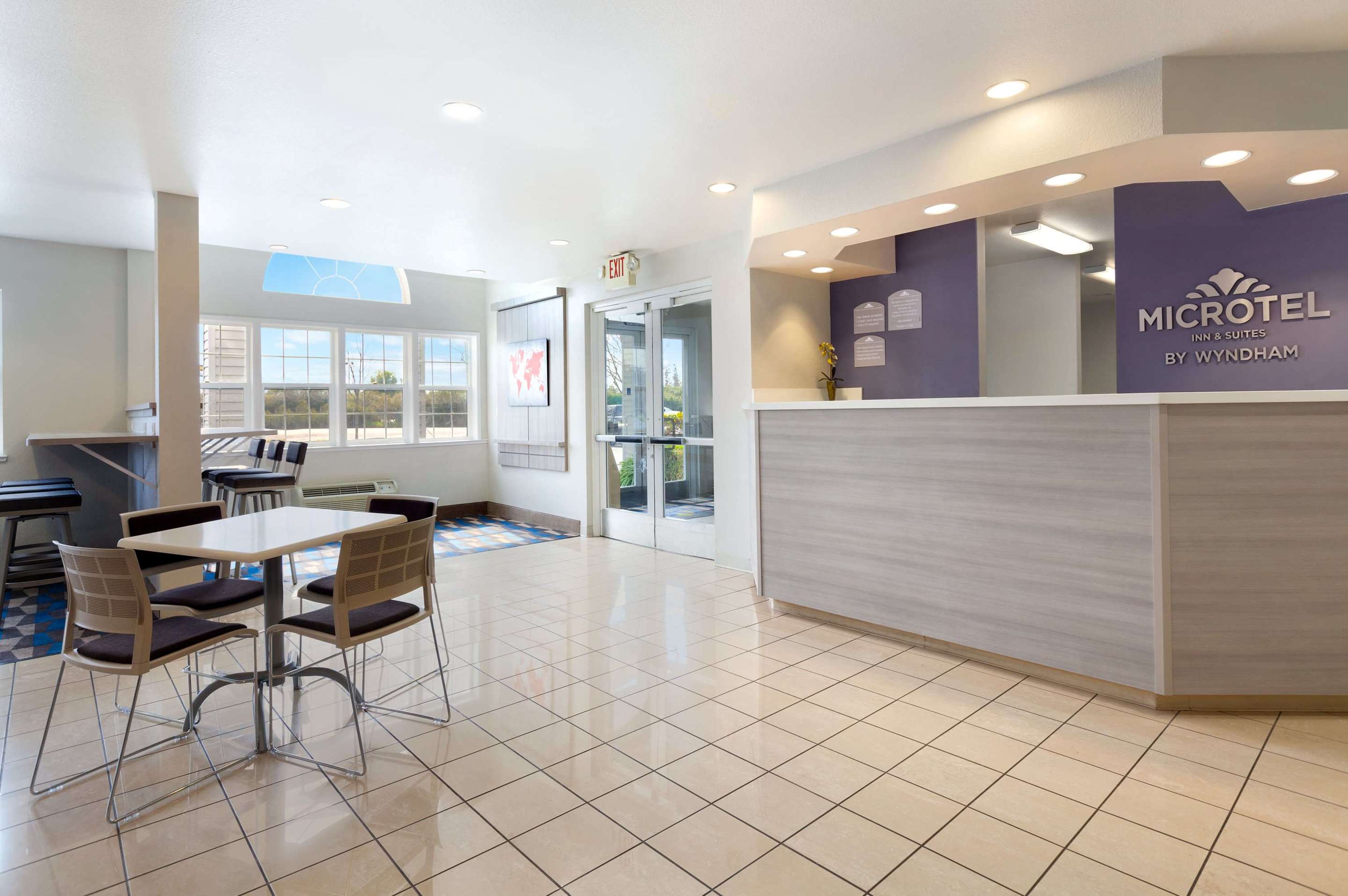 Lobby | Microtel Inn & Suites by Wyndham Modesto Ceres