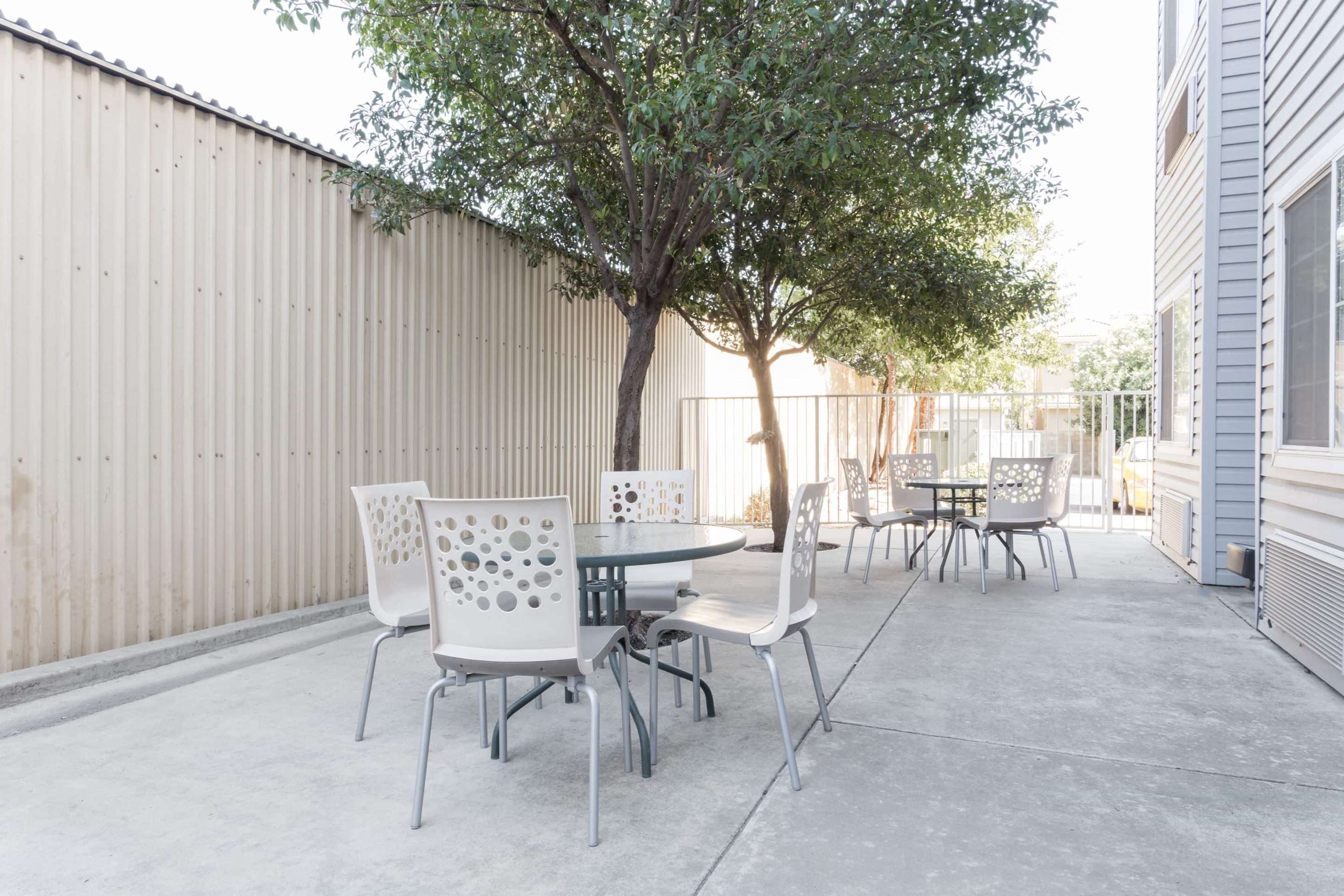 Patio | Microtel Inn & Suites by Wyndham Modesto Ceres