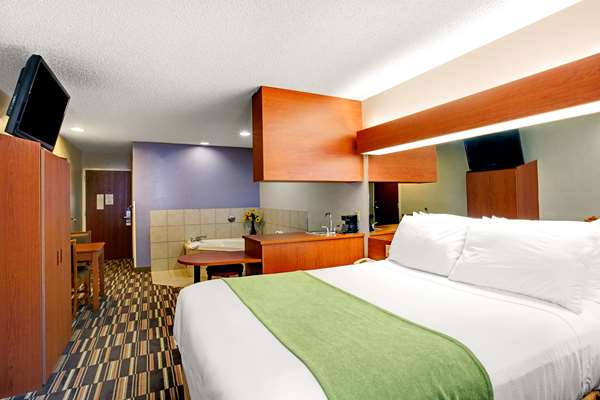 Suite - Microtel Inn & Suites by Wyndham Cherokee