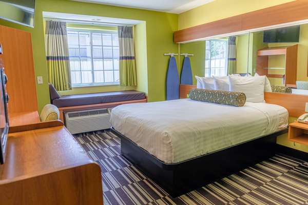  - Microtel Inn & Suites by Wyndham Kingsland - I-95, Exit 3