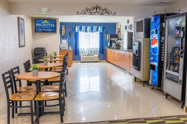  - Microtel Inn & Suites by Wyndham Kingsland - I-95, Exit 3