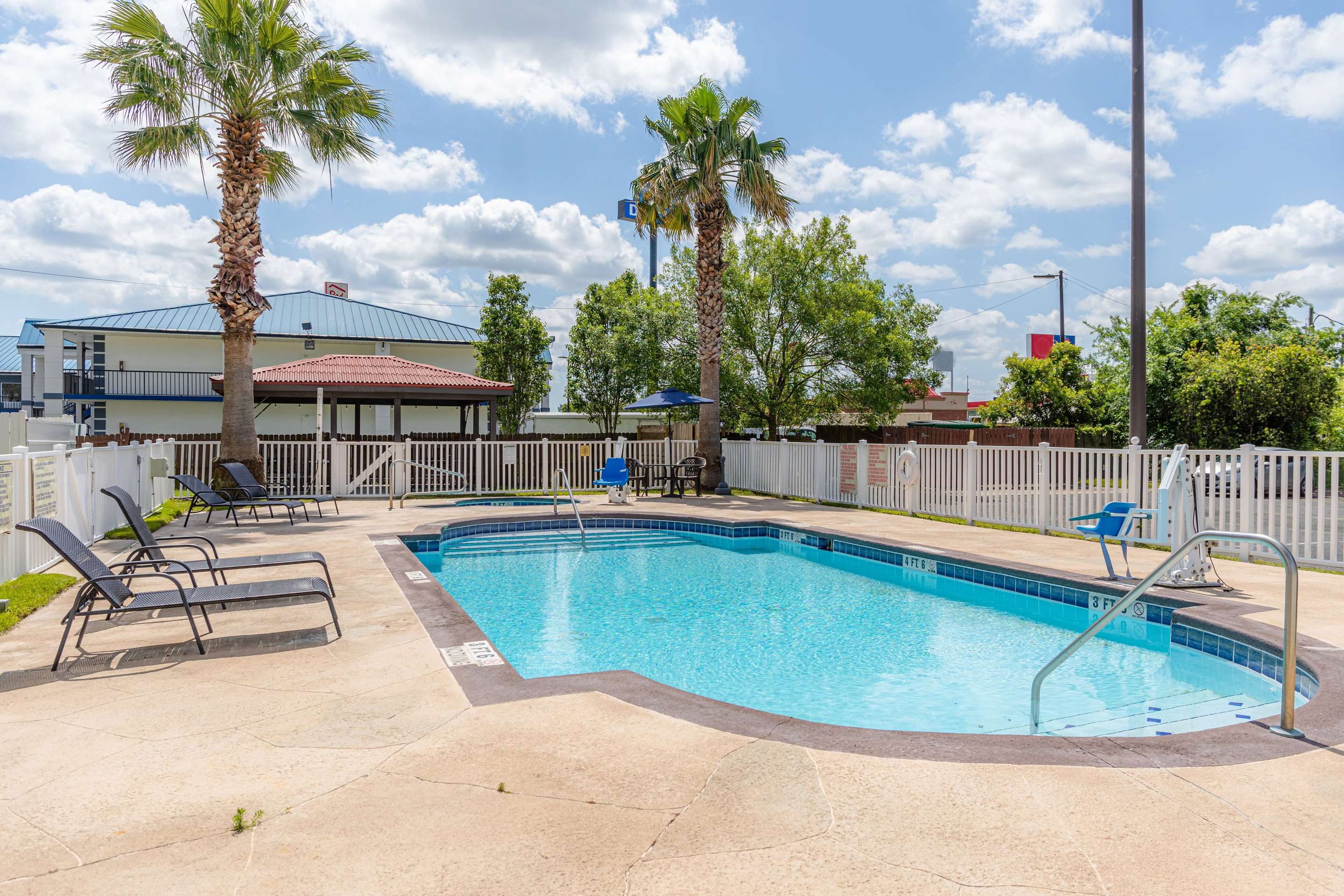 Pool | Microtel Inn & Suites by Wyndham Kingsland Naval Base I-95