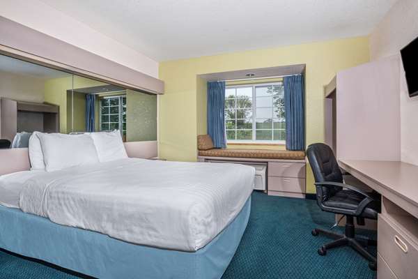 - Microtel Inn & Suites by Wyndham Tomah - I-94, Exit 143