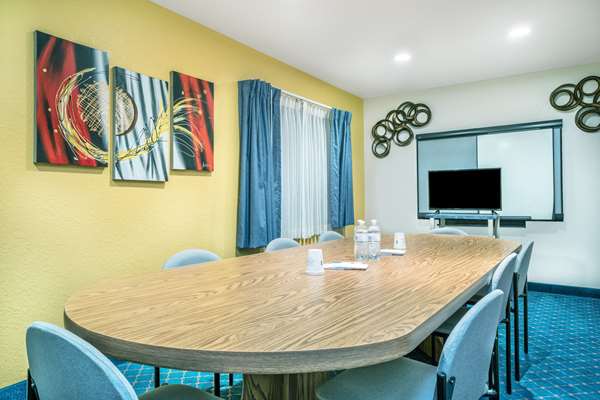  - Microtel Inn & Suites by Wyndham Tomah - I-94, Exit 143