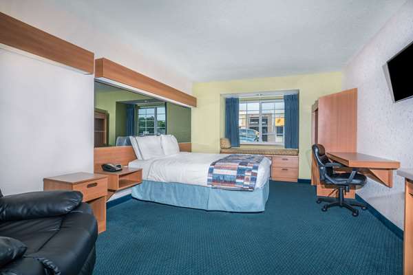  - Microtel Inn & Suites by Wyndham Tomah - I-94, Exit 143