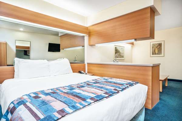  - Microtel Inn & Suites by Wyndham Tomah - I-94, Exit 143