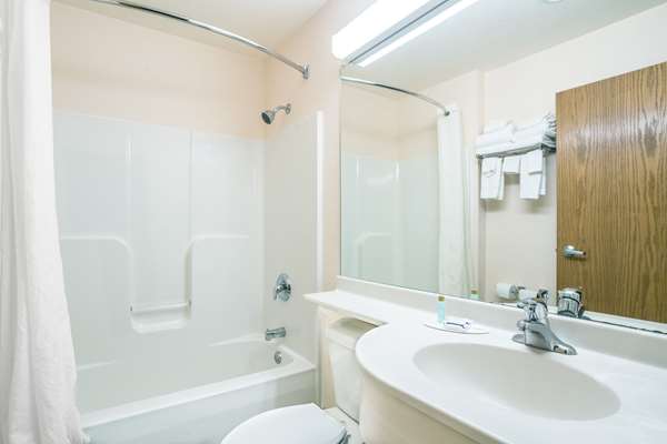  - Microtel Inn & Suites by Wyndham Tomah - I-94, Exit 143