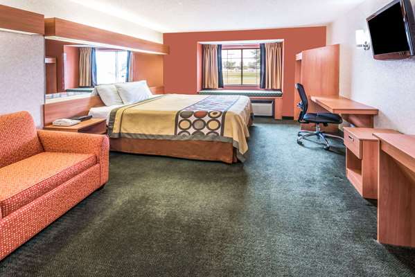 Suite - Super 8 Hotel West Columbus - I-70, Exit 91