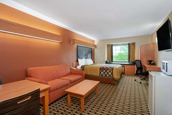 Suite - Super 8 Hotel West Columbus - I-70, Exit 91