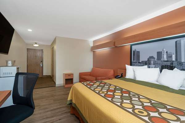 Suite - Super 8 Hotel West Columbus - I-70, Exit 91