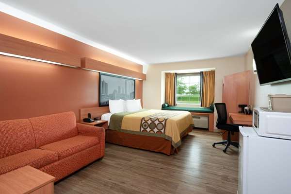 Suite - Super 8 Hotel West Columbus - I-70, Exit 91