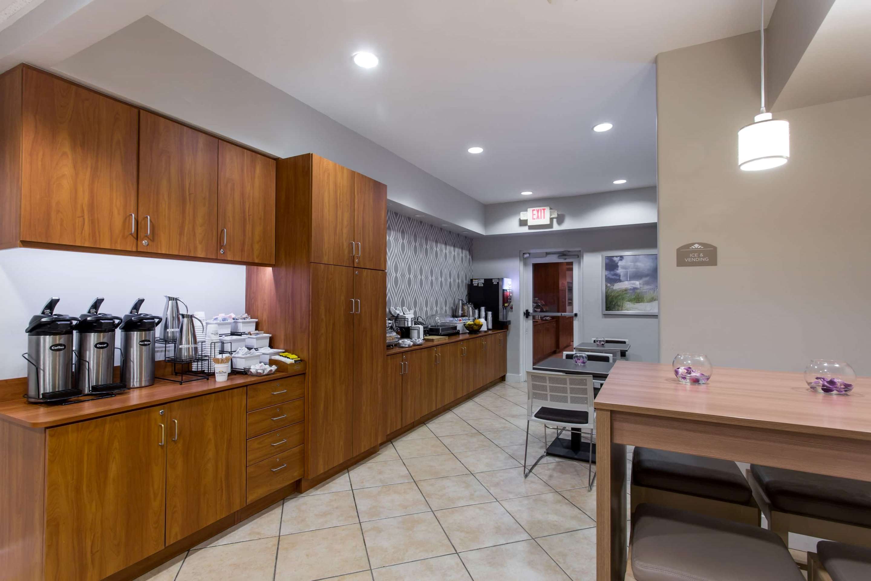 Breakfast Area | Microtel Inn & Suites by Wyndham Port Charlotte/Punta Gorda