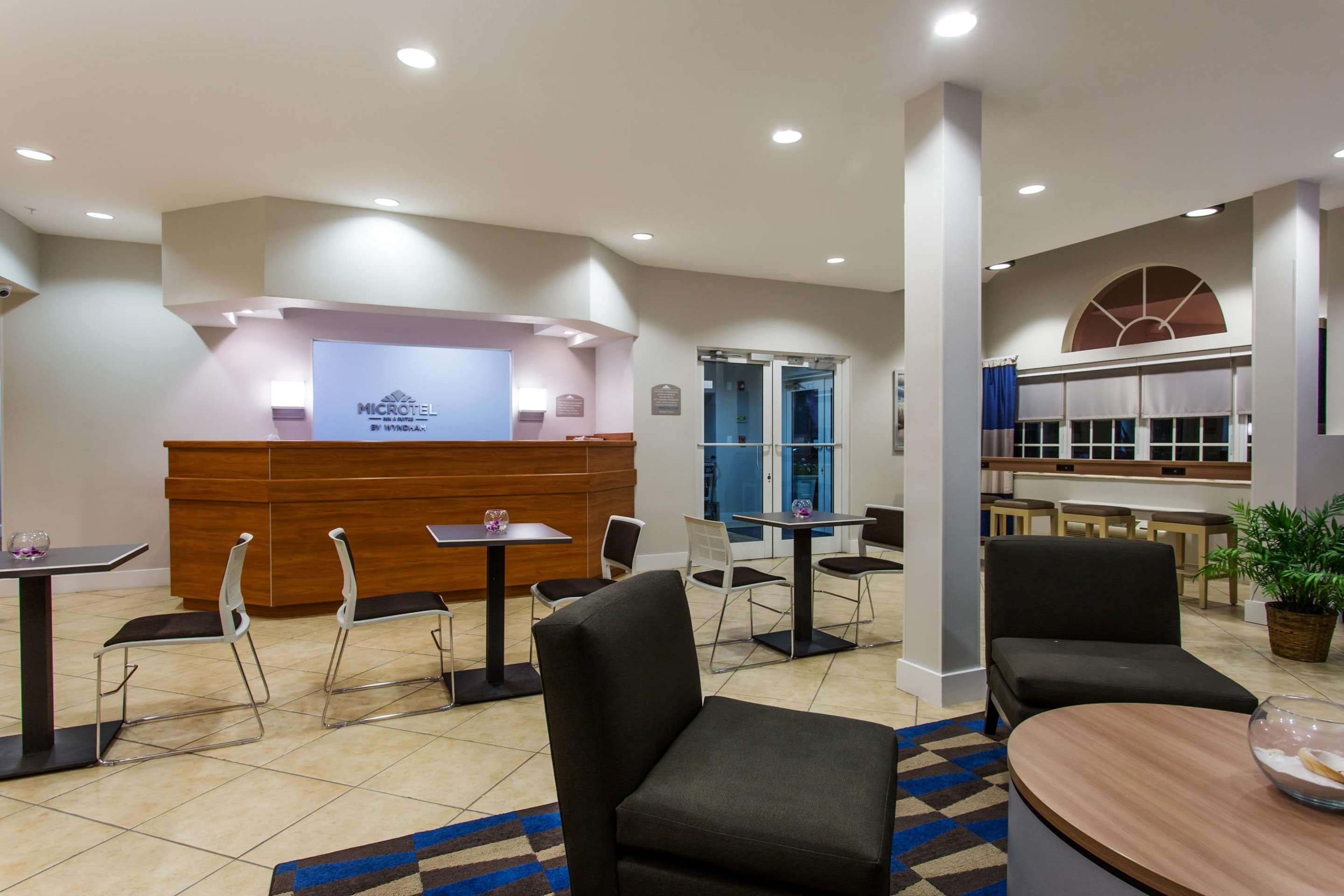 Lobby | Microtel Inn & Suites by Wyndham Port Charlotte/Punta Gorda