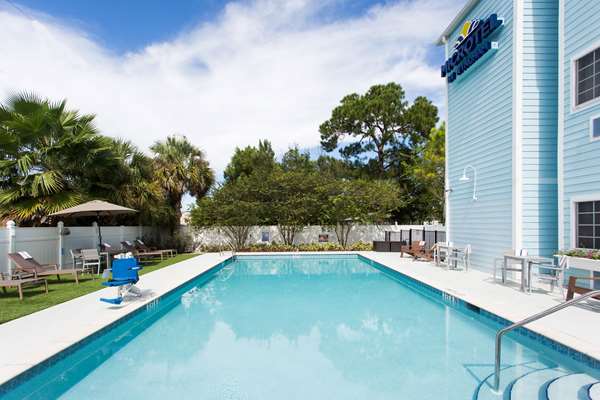 Pool - Microtel Inn by Wyndham Port Charlotte