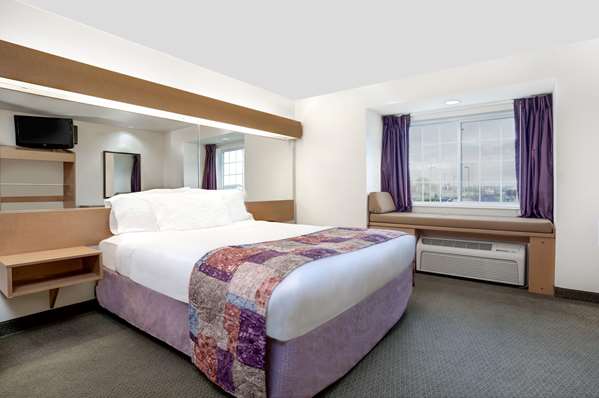 Suite - Microtel Inn & Suites by Wyndham Mankato