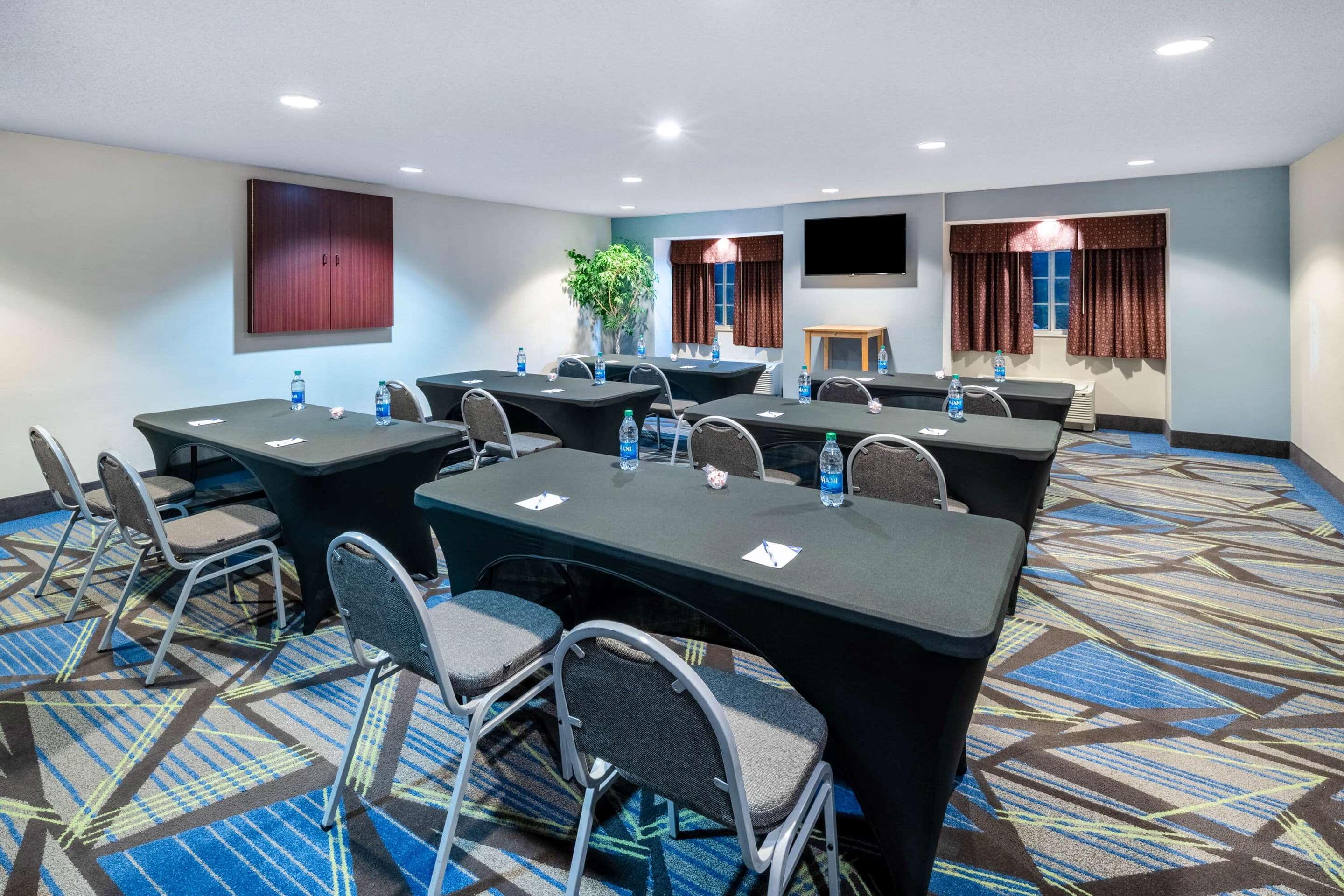 Meeting Room | Microtel Inn and Suites by Wyndham Columbus North