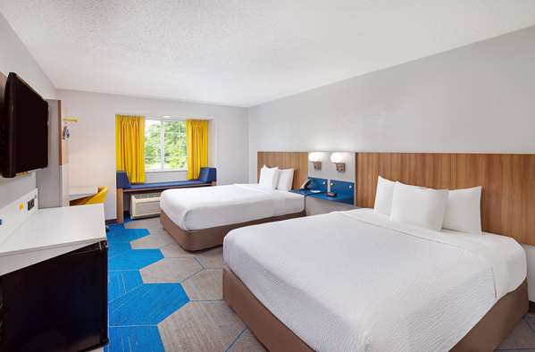  - Microtel Inn & Suites by Wyndham North Columbus