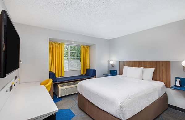  - Microtel Inn & Suites by Wyndham North Columbus