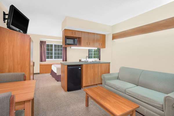  - Microtel Inn & Suites by Wyndham East Beckley - I-64, Exit 124