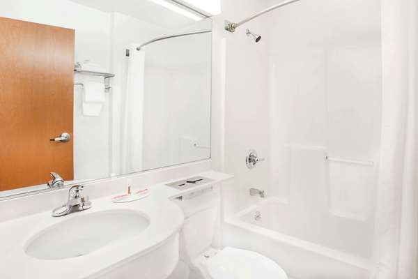  - Microtel Inn & Suites by Wyndham East Beckley - I-64, Exit 124