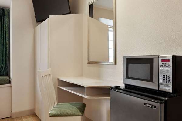  - Microtel Inn & Suites by Wyndham Lodi - I-5, Exit 485