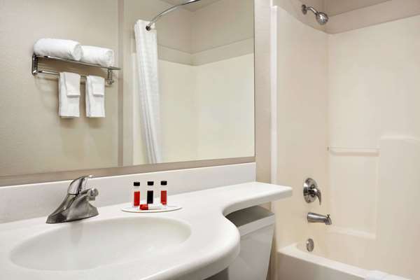  - Microtel Inn & Suites by Wyndham Lodi - I-5, Exit 485