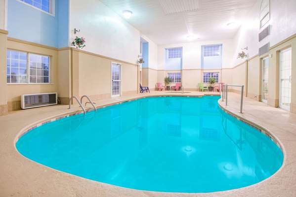 Pool - Microtel Inn & Suites by Wyndham Miami - I-44, Exit 313