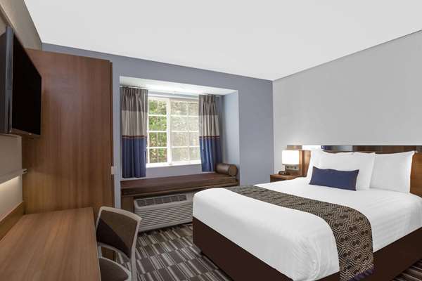  - Microtel Inn & Suites by Wyndham Gardendale - I-65, Exit 271