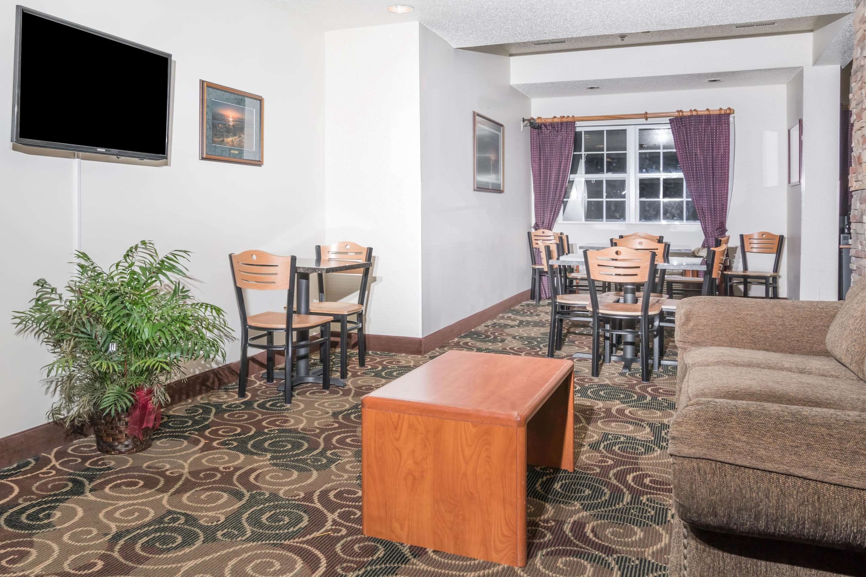 Lobby | Microtel Inn & Suites by Wyndham Rice Lake