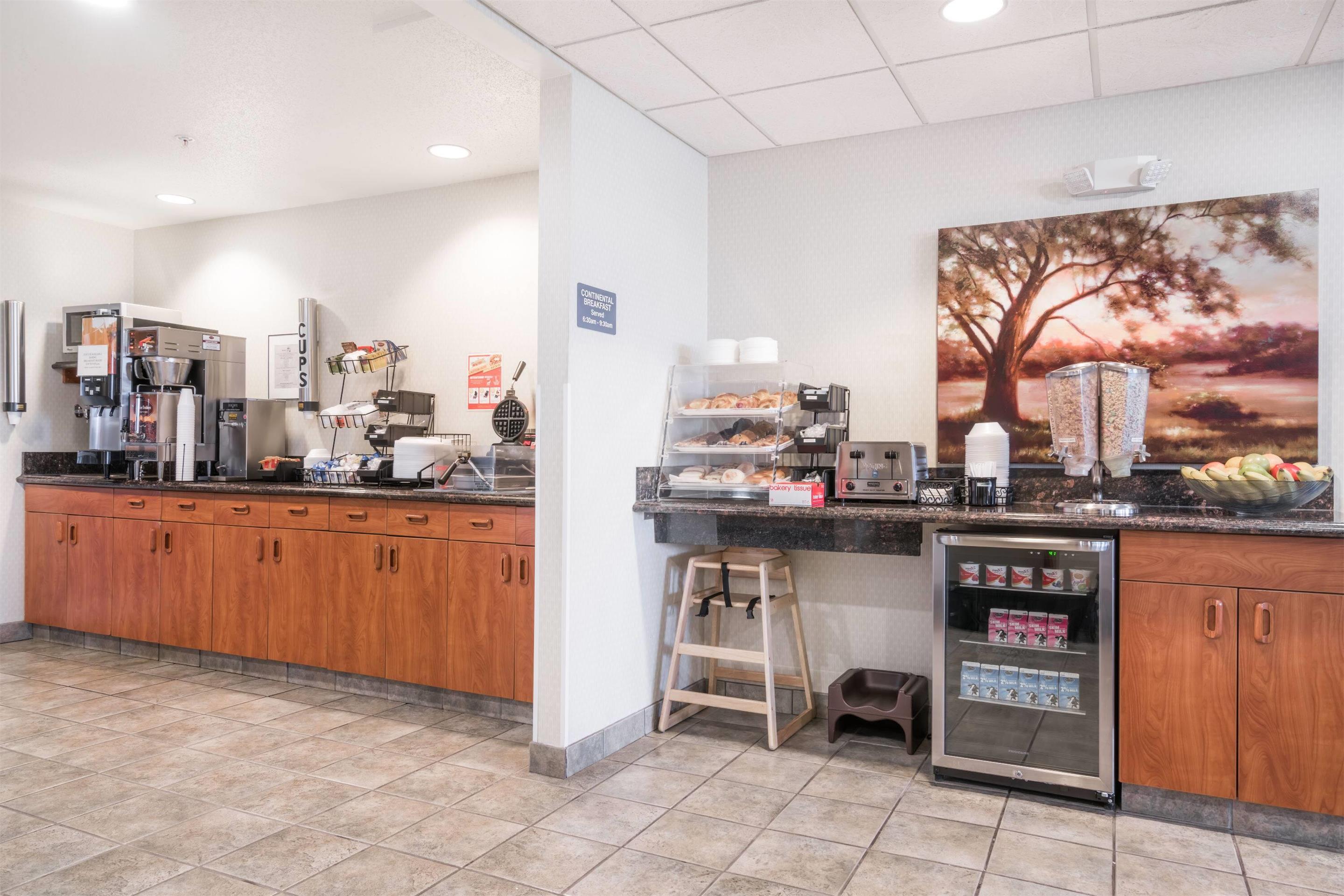 Breakfast Area | Microtel Inn & Suites by Wyndham Rice Lake