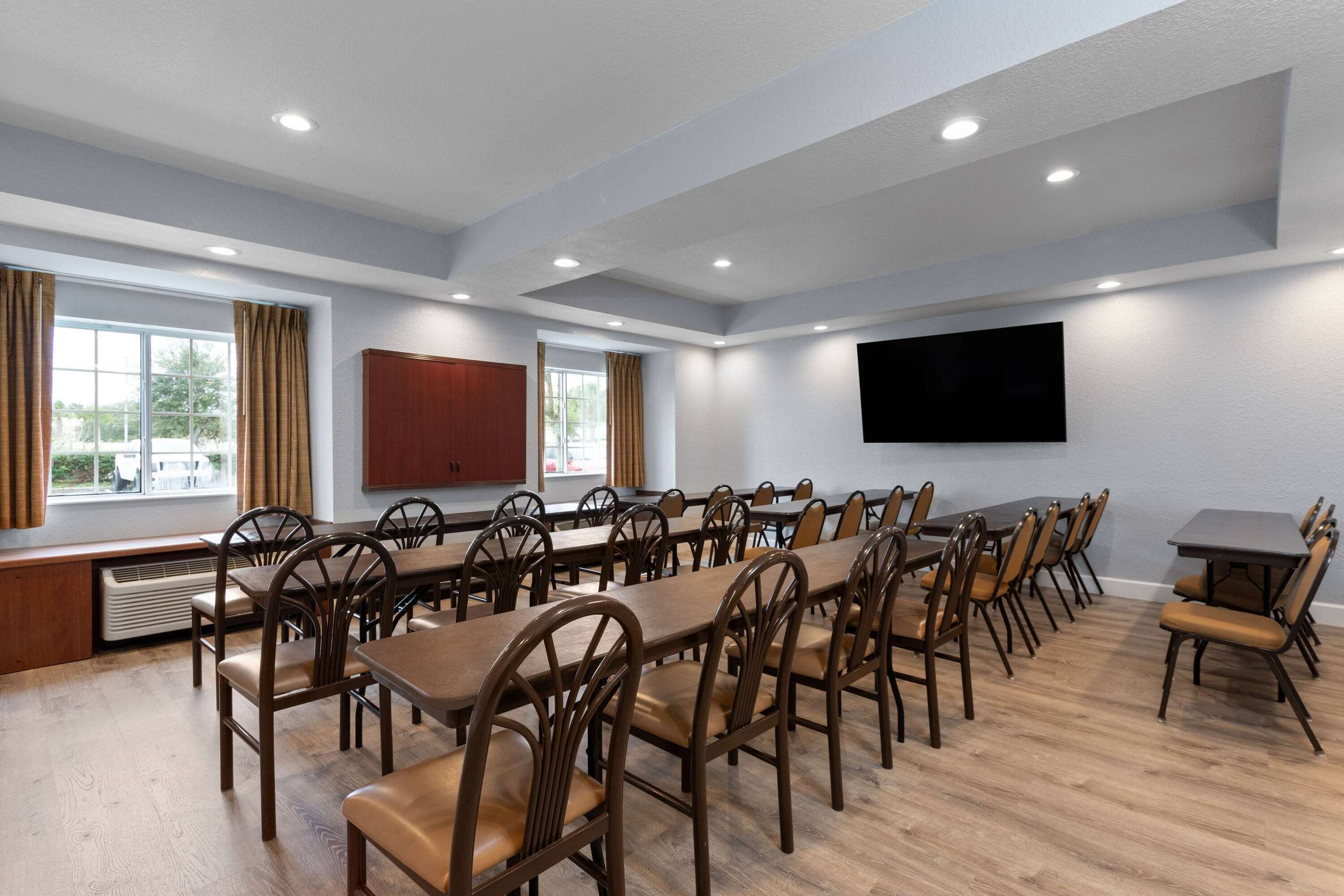 Meeting Room | Microtel Inn & Suites by Wyndham Zephyrhills