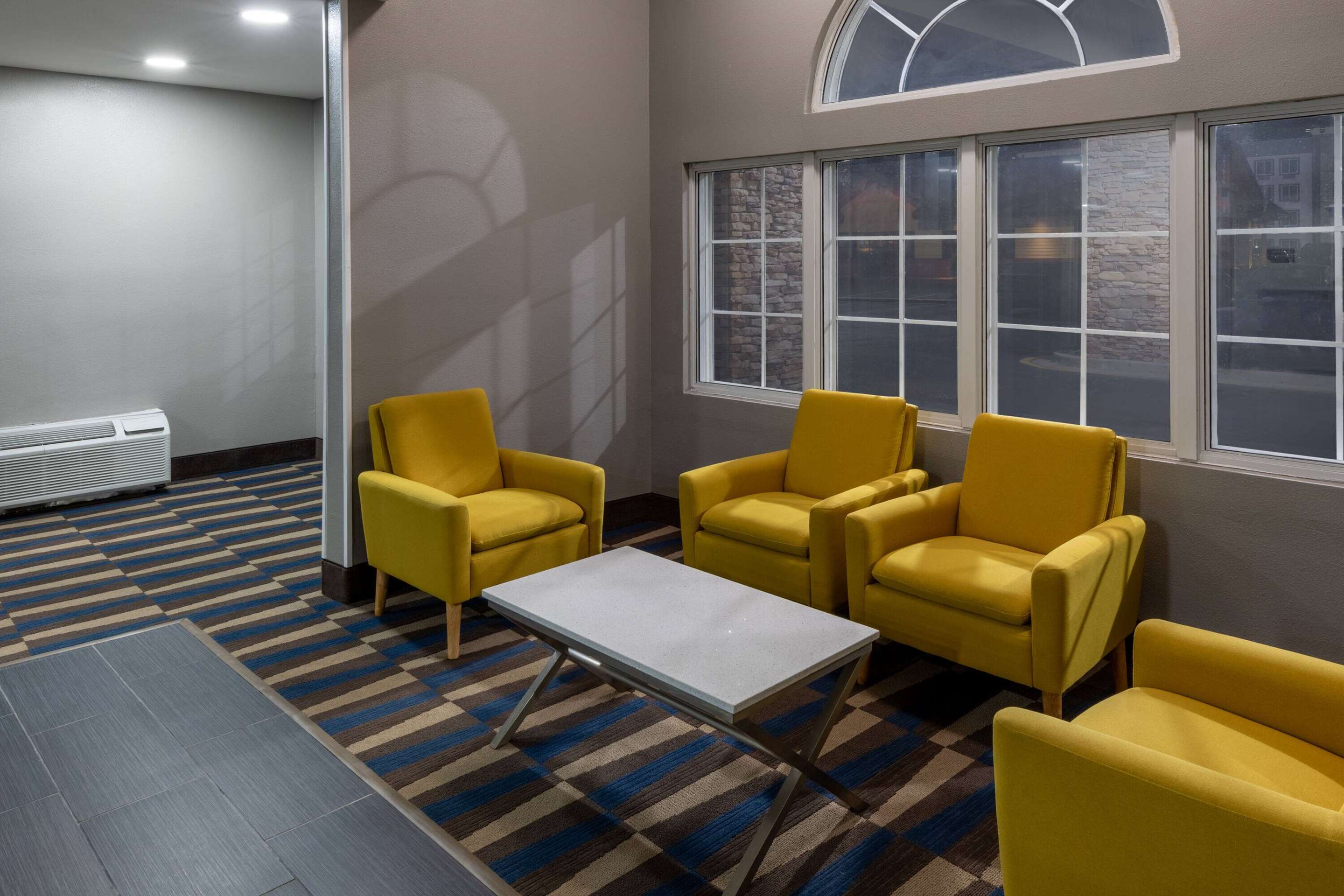 Lobby | Microtel Inn & Suites by Wyndham Bossier City