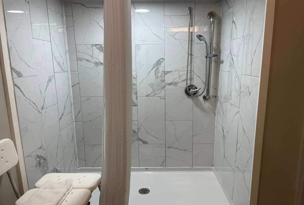 MICROTEL BY WYNDHAM BOSSIER CITY-guestroom-Guest Room,Bathroom,Shower,Accessibility,On-Site.jpg