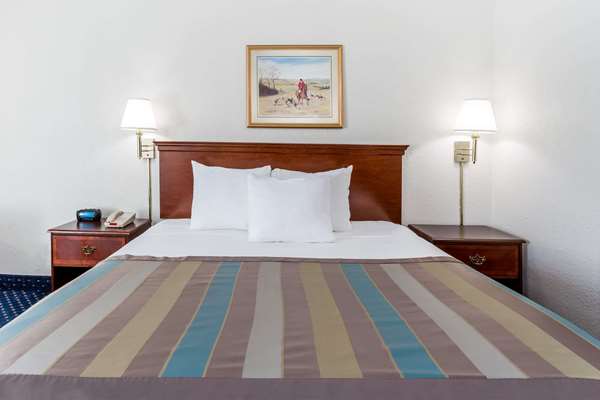  - Baymont Inn & Suites Greensboro - I-40, Exit 217