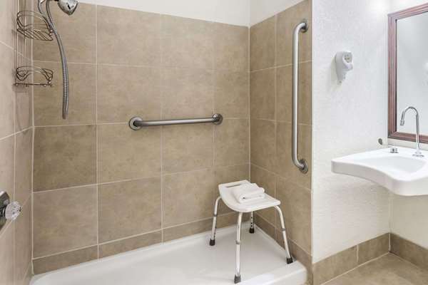  - Baymont Inn & Suites Greensboro - I-40, Exit 217