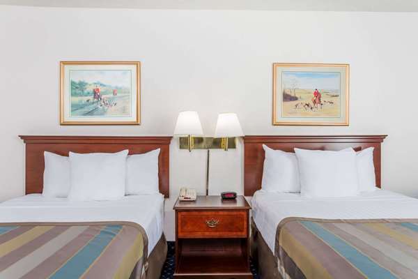  - Baymont Inn & Suites Greensboro - I-40, Exit 217