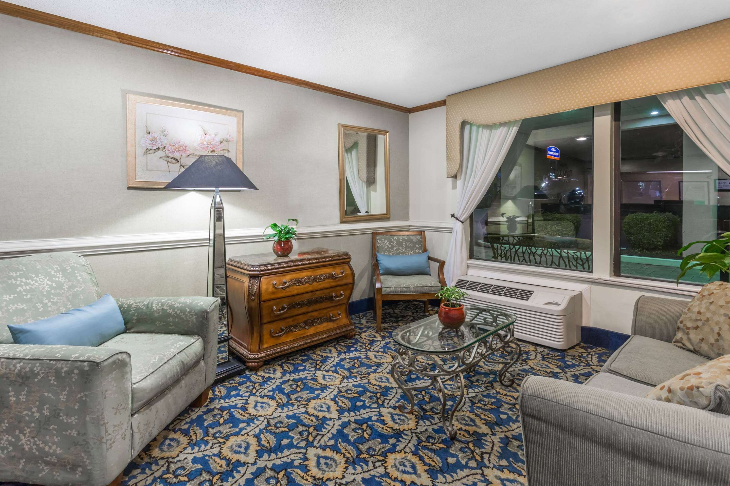 Lobby | Baymont by Wyndham Greensboro/Coliseum