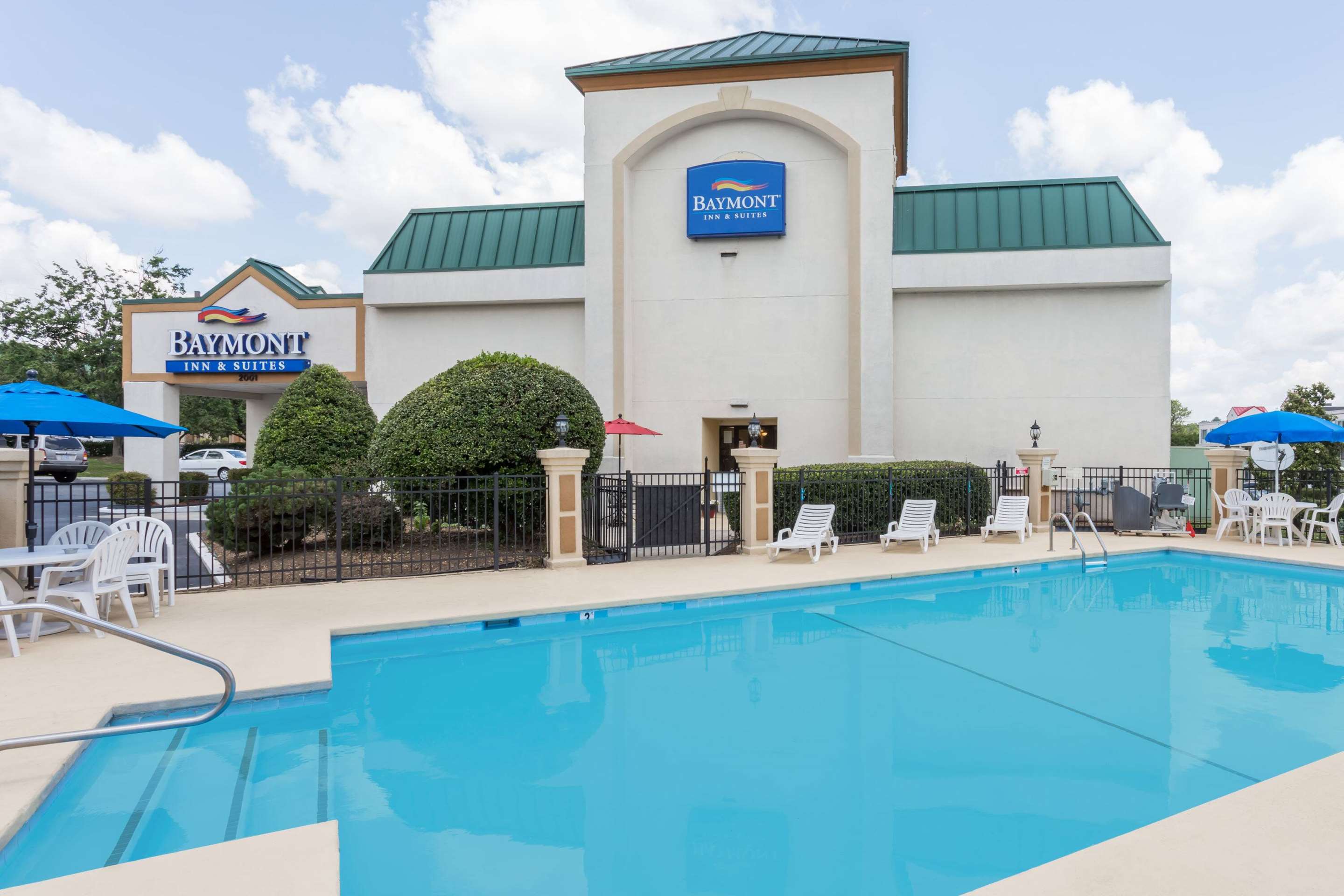 Pool | Baymont by Wyndham Greensboro/Coliseum