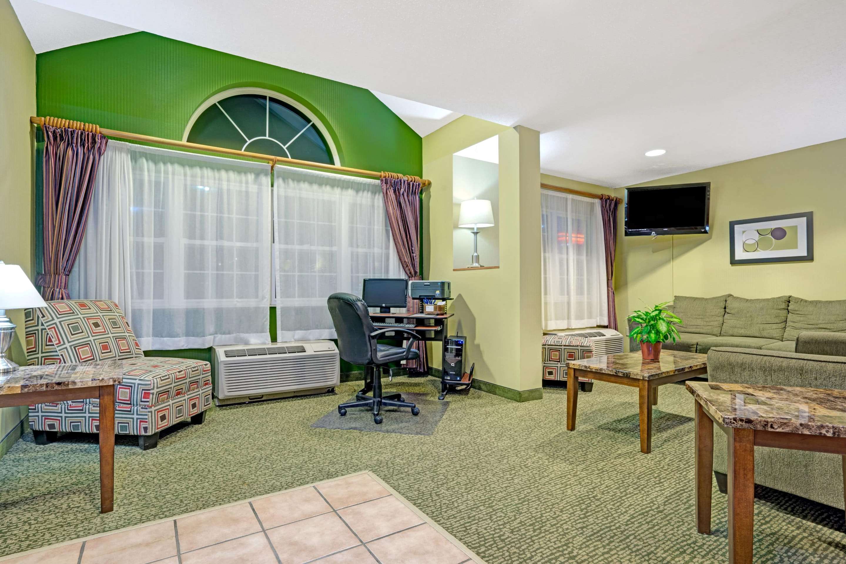 Lobby | Microtel Inn & Suites by Wyndham Inver Grove Heights/Minneap