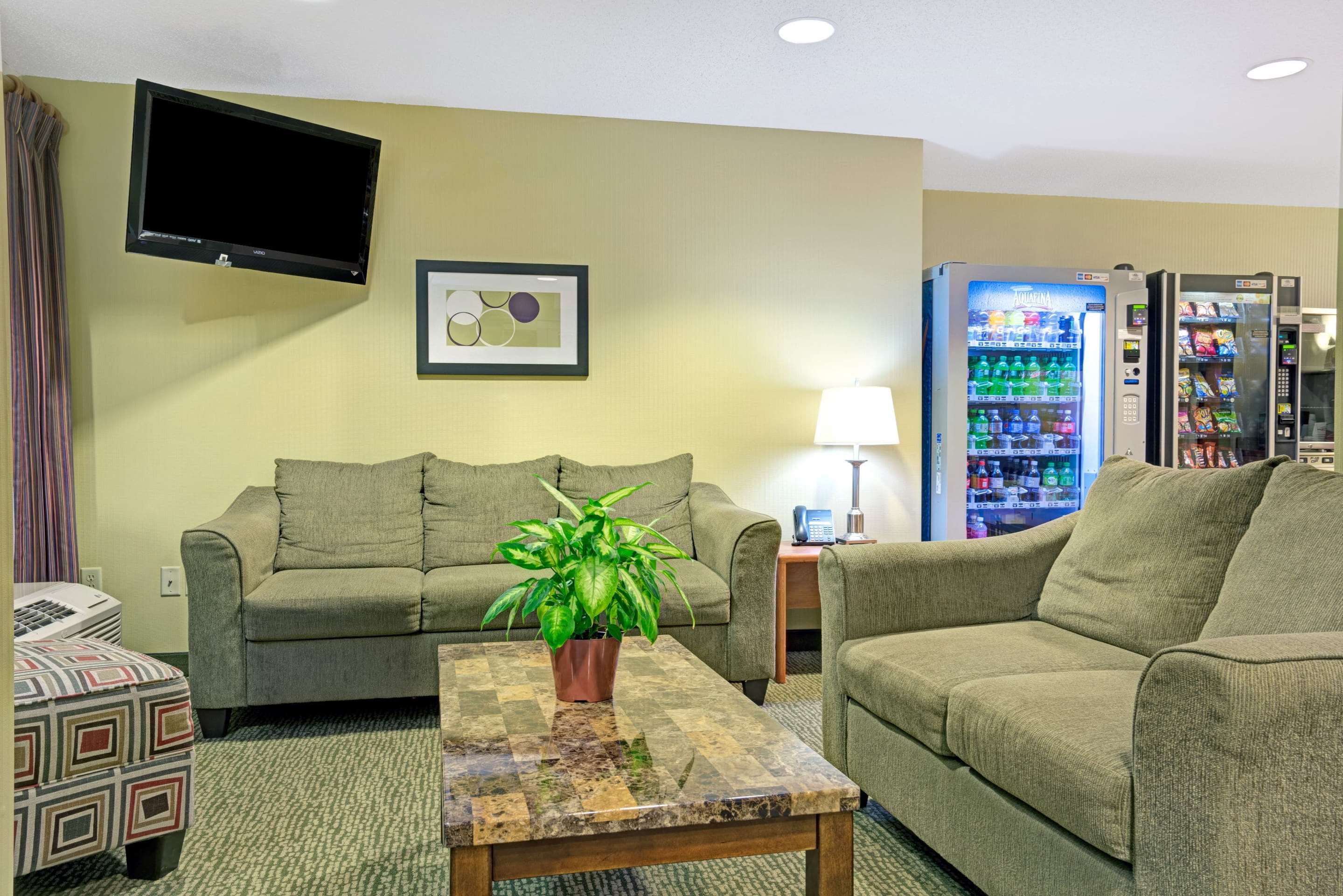 Lobby | Microtel Inn & Suites by Wyndham Inver Grove Heights/Minneap