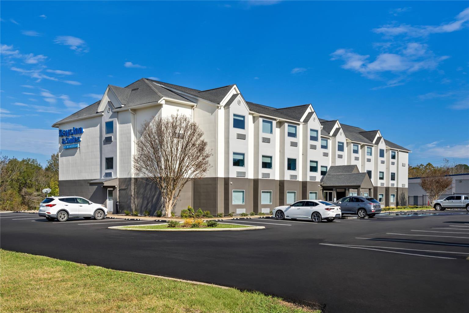 Days Inn & Suites by Wyndham Brandon