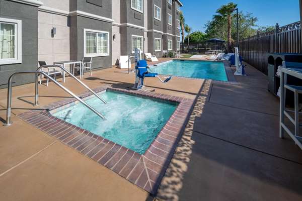 Pool - Microtel Inn by Wyndham Tracy - I-205, Exit 8