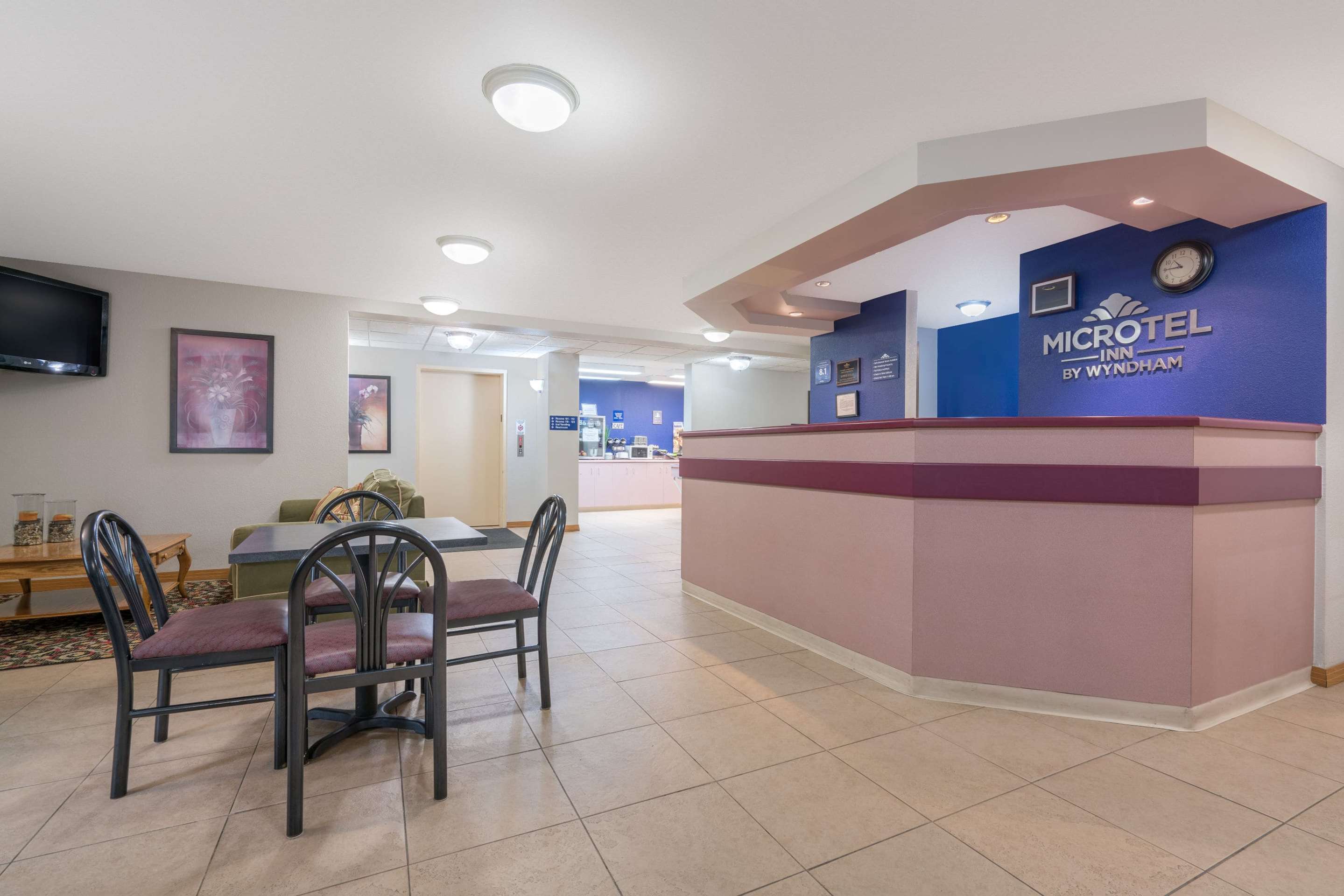Lobby | Microtel Inn by Wyndham Onalaska/La Crosse