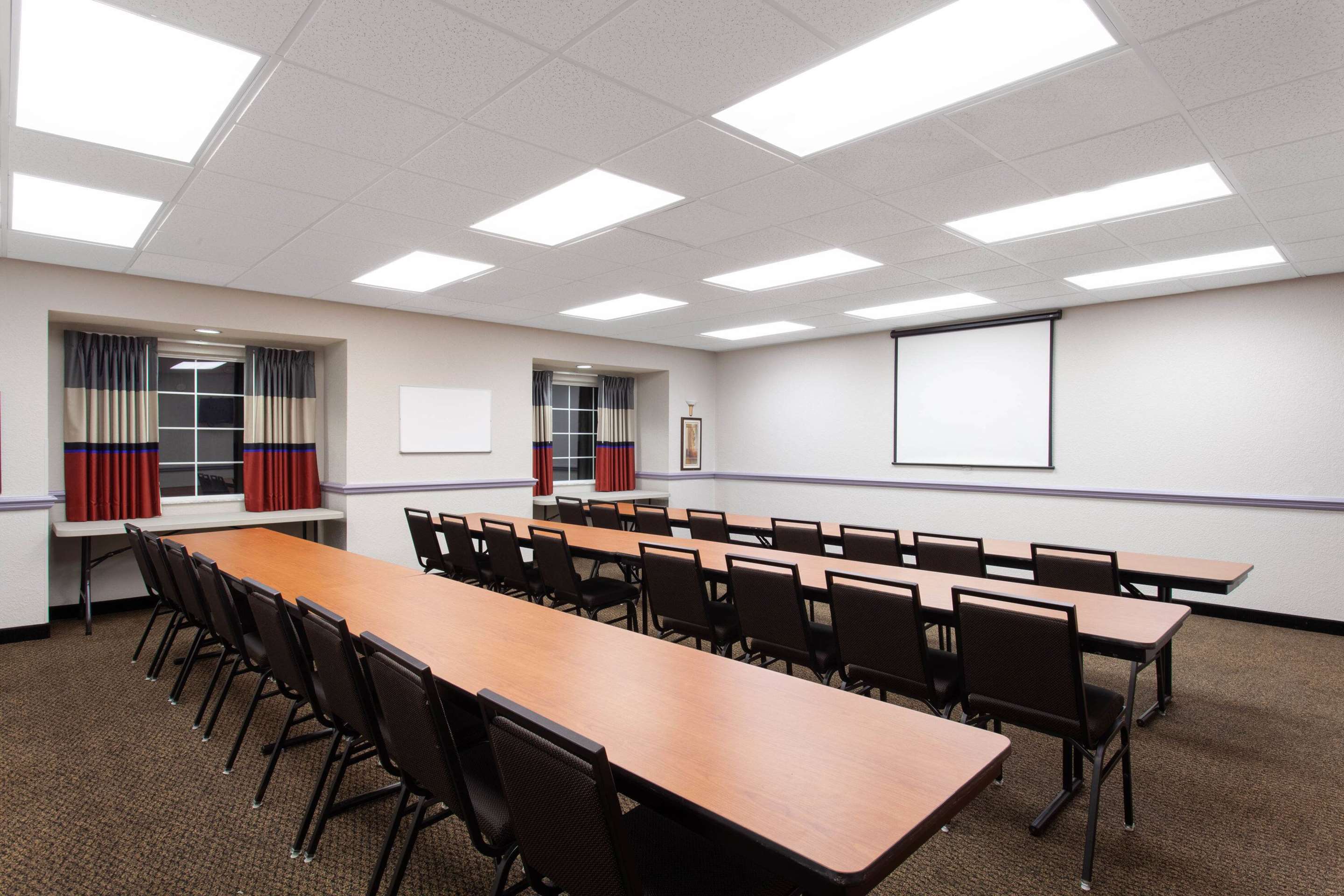 Meeting Room | Microtel Inn and Suites by Wyndham - Lady Lake/ The Villages