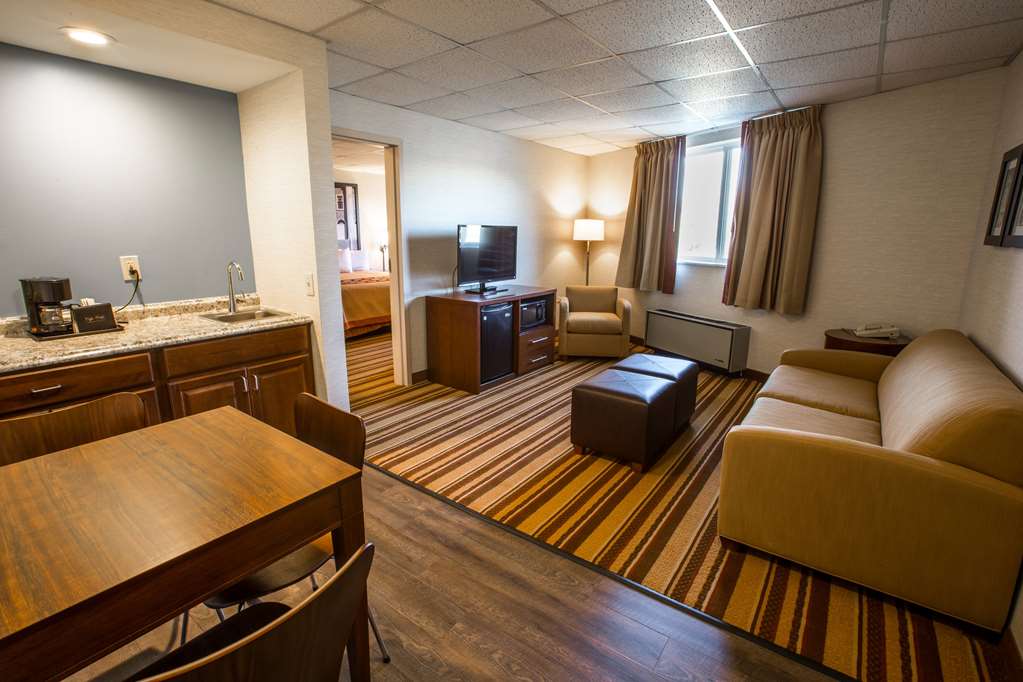 SUPER 8 BY WYNDHAM STATE COLLEGE-guestroom-Guest Room,Suite,On-Site.jpg