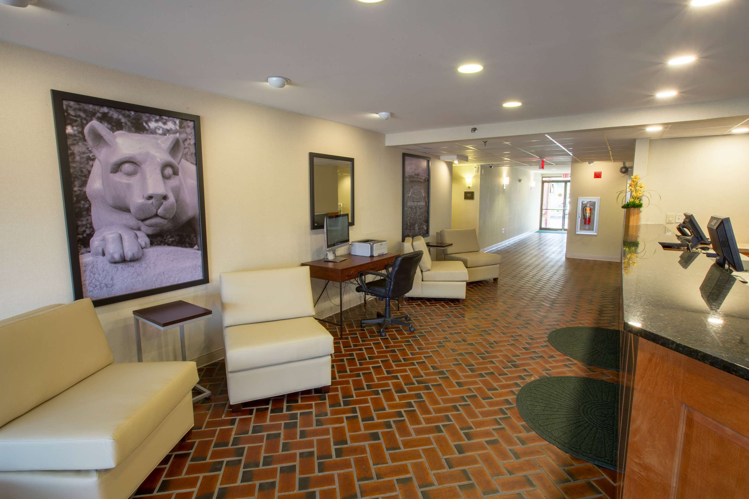 Lobby | Super 8 by Wyndham State College