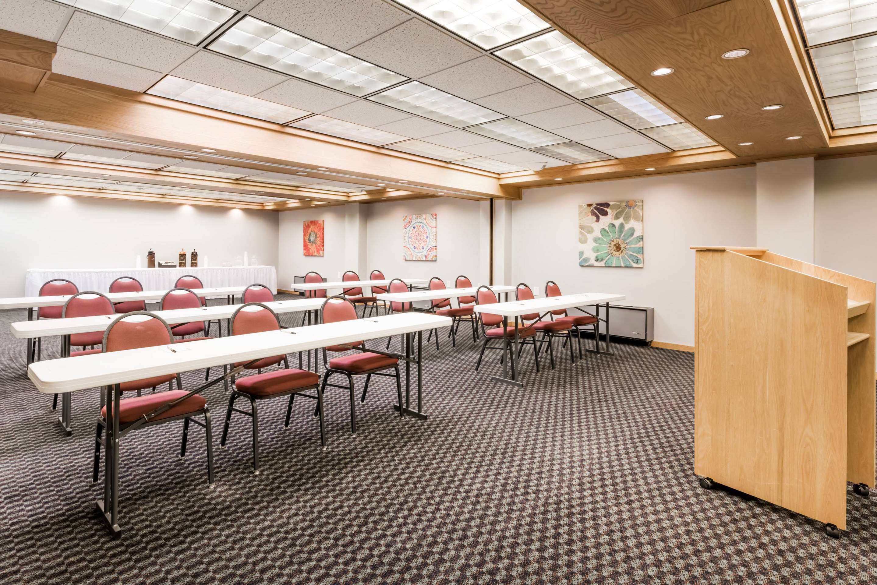 Meeting Room | Super 8 by Wyndham State College